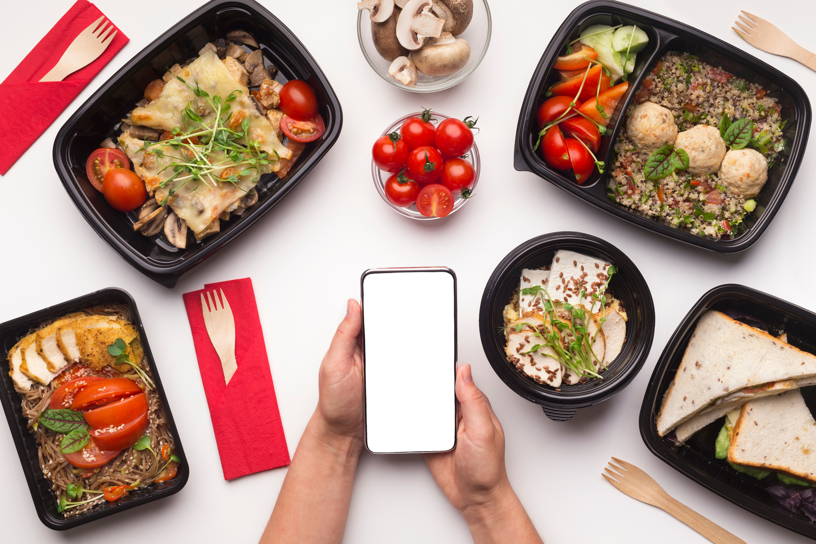 Healthy restaurant food delivery in your cellphone